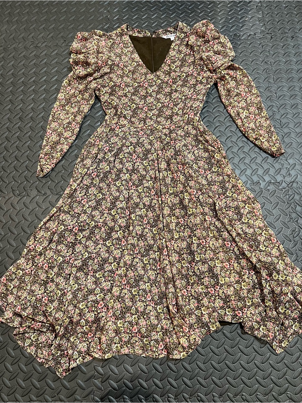 Walter Baker Pink and Cream Floral V-Neck Long Sleeve Midi Dress